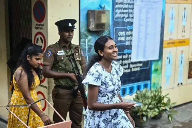 මෙවර පළාත් පාලන මැතිවරණයේදී ඡන්දය භාවිත කිරීමට සුදුසුකම් ලබා ඇති ඡන්ද දායකයින් සංඛ්‍යාව 17,296,330කි.