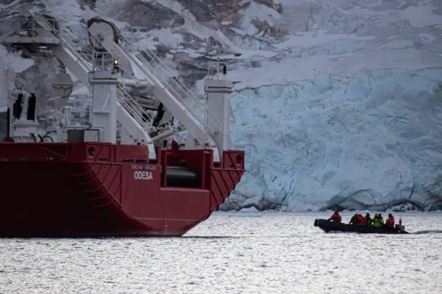 "Ноосфера" біля польської антарктичної станції Arctowski, весна 2024 року