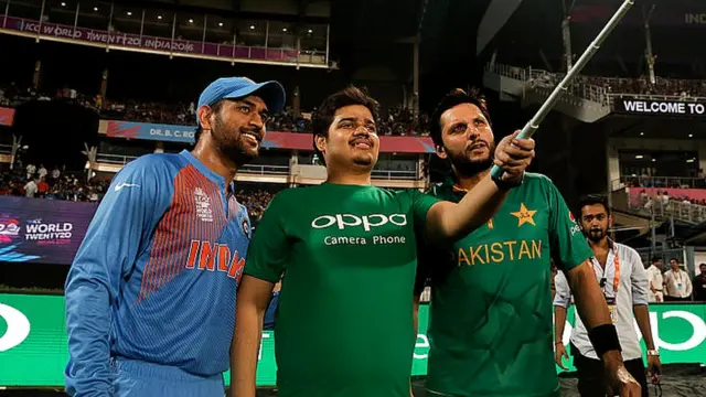 ધોની અને આફરીદી