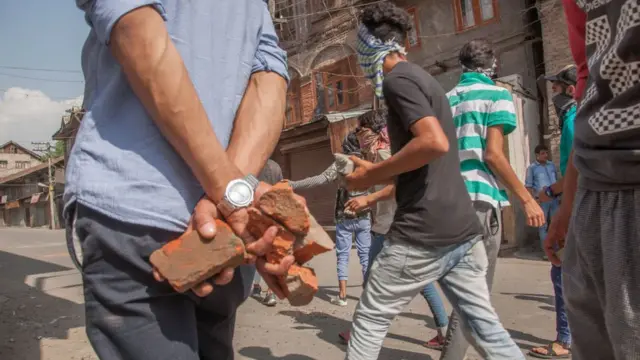 पत्थरबाज़ी