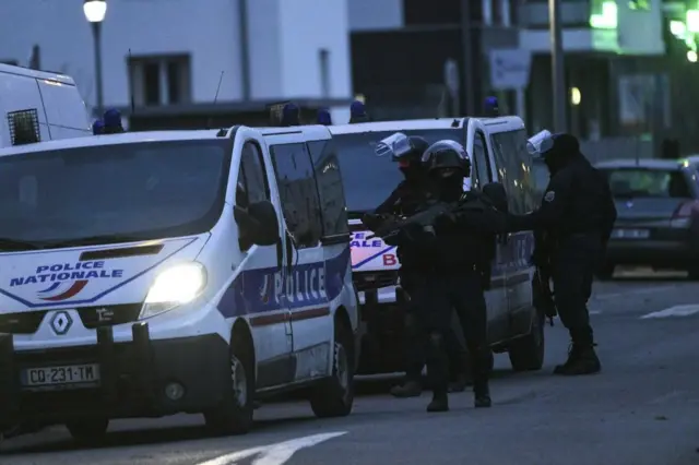 Французские полицейские