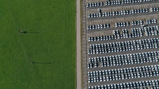 중국은 화석 연료 등 천연 자원 분야에서 세계 최대의 소비국이지만, 1인당 사용량은 미국이 가장 많다
