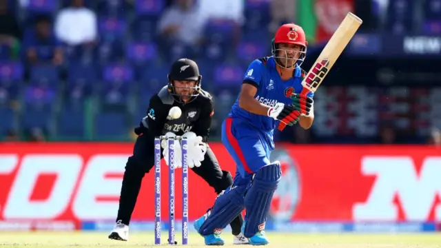 నజీబుల్లా జద్రన్ హాఫ్ సెంచరీ చేశాడు