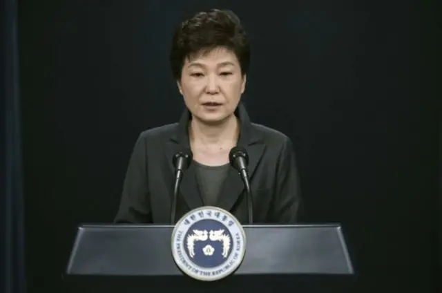 සිය හිතවතියක වන චෝයි සූන්ස්ලී ට ජාතිය ඇමතීමට තමන් විසින් සකස් කරනු ලැබූ කතාවල පිටපත් කියවීමට දුන් බව ජනාධිපතිනිය පිළිගෙන තිබේ.