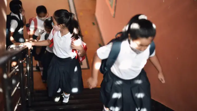 Сентябрдан тарта Бишкектеги мектептеги сабак 07:30да башталат 