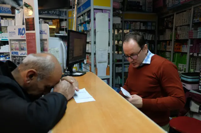 داروهای سرطان و شیمی‌درمانی در پی افزایش قیمت دارو در ایران کمیاب شدند 