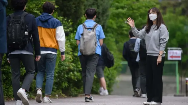 ကိုရီးယားက စာသင်ကျောင်းတွေကို မေ ၆ ရက်က ပြန်ဖွင့်ထားပါတယ်။