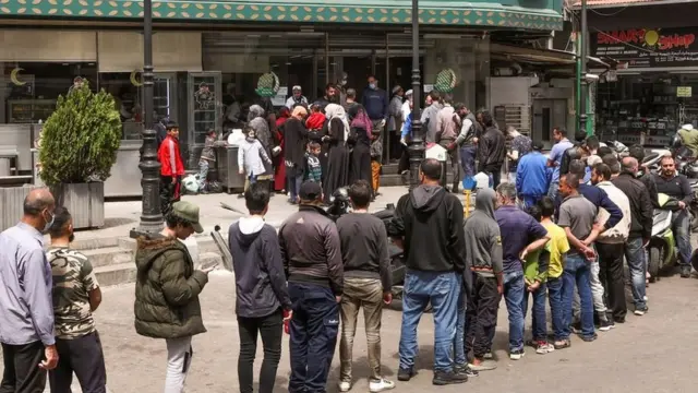 طابور خبز في لبنان