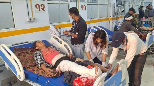 বহু মানুষকে উদ্ধার করে নেপালগঞ্জের হাসপাতালে আনা হয়েছে