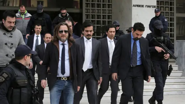 Yunanistan'daki adliye binasından çıkan firari askerler