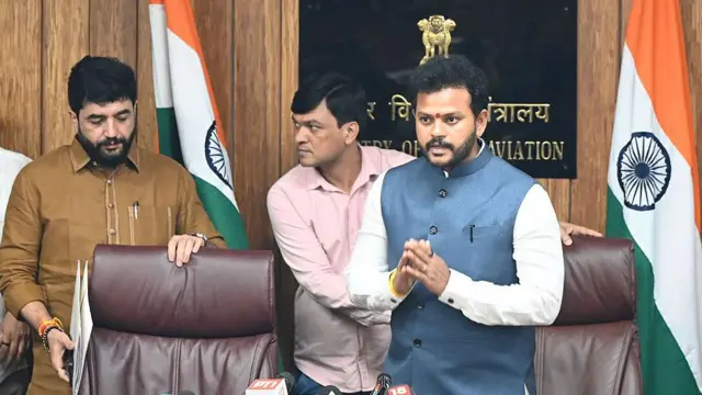 नागरिक उड्डयन मंत्री राम मोहन नायडू ने 14 जून, 2025 को एक प्रेस ब्रीफिंग में एयर इंडिया की फ्लाइट AI171 के क्रैश के बारे में और एविएशन सुरक्षा को मजबूत करने के लिए भविष्य के सुधारों के बारे में बताया