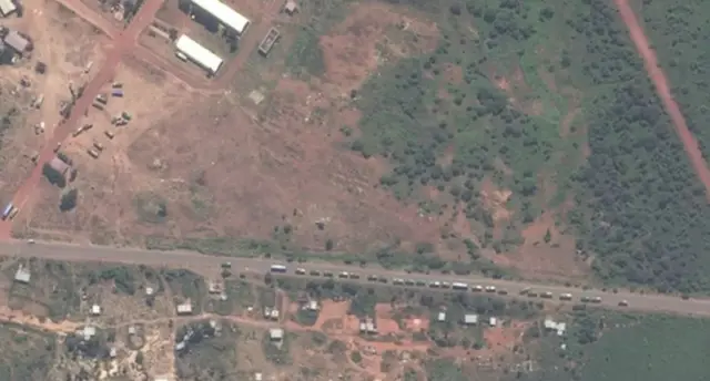 ኣስታት 20 ዝዀና ወተሃደራዊ መካይንን ኣውቶቡሳትን