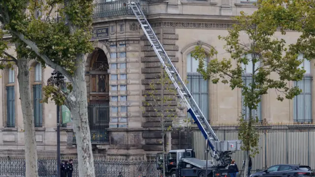 мердевине које су користили лопови да би приступили једном од горњих спратова музеја Лувр, пљачка лувр, опљачкан лувр