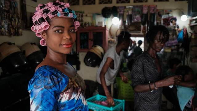 Haweenay joogta goob dumarka lagu qurxiyo oo ku taal magaalada Bujumbura, caasimada Burundi.