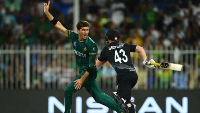 நியூசி பாக்