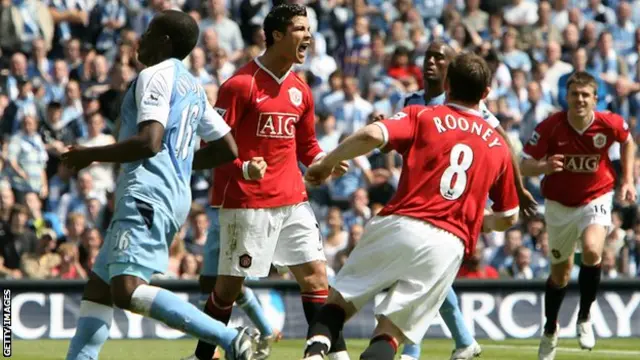 Ronaldo ký hợp đồng với Manchester United vào năm 2003 và ghi được 118 bàn thắng cho câu lạc bộ