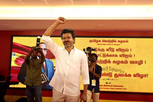 எம்.ஜி.ஆருக்கு மாற்றாக தன்னை முன்னிறுத்துகிறாரா விஜய்?