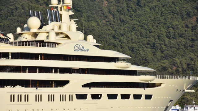 ఓలిగార్క్ నౌకను జర్మనీలో అధికారులు స్వాధీనం చేసుకున్నారు