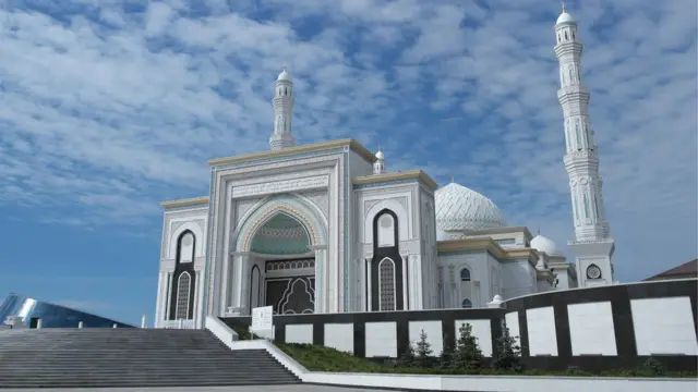 ภาพ The Hazrat Sultan มัสยิดที่ใหญ่ที่สุดของเอเชียกลาง