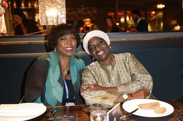 Ertharin Cousin, PDG de Food Systems for the Future, et Aminata Touré, haute représentante du président sénégalais, lors du dîner exclusivement féminin organisé par Frauen100 en marge de la Conférence de Munich sur la sécurité 2026, au Grill im Künstlerhaus, le 13 février 2026 à Munich, en Allemagne. 