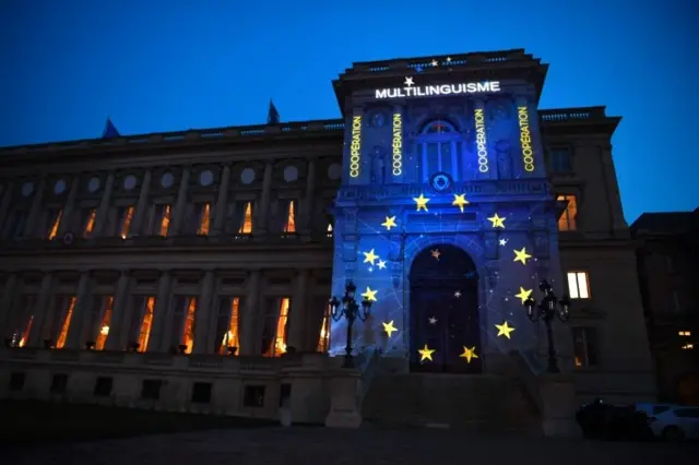 Міністерство закордонних справ Франції у Парижі підсвітили в кольори прапору ЄС на честь ювілею