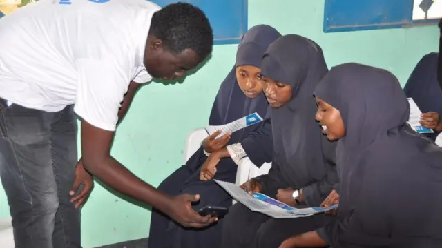 Qaar ka mid ah ardayda ka faa'iideeysaneyso App-ka