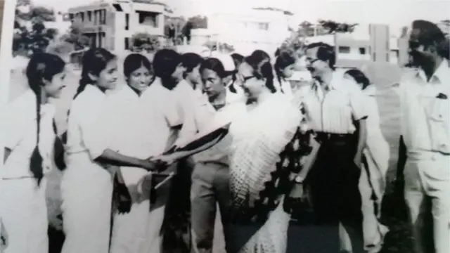 ইডেন গার্ডেন্সে ১৯৮৩ সালে বাংলাদেশের একটি নারী ক্রিকেট দল