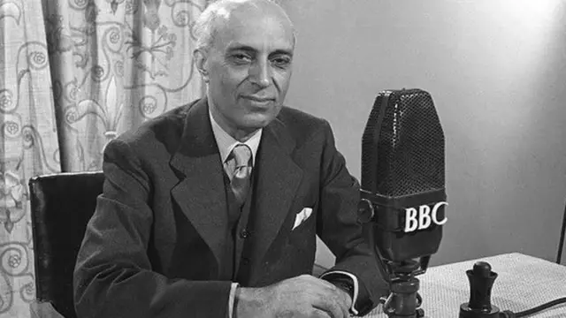 बीबीसी स्टूडियो में एक साक्षात्कार के दौरान पंडित जवाहरलाल नेहरू