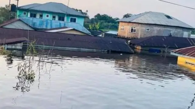 Flooding for Akinima, headquarters of Ahoada West LGA of Rivers State reach roof level as many houses dey totally submerged in di flood