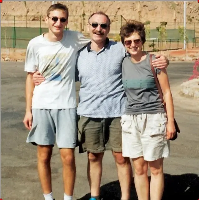 جوليا وفلاد وابنهما باروخ