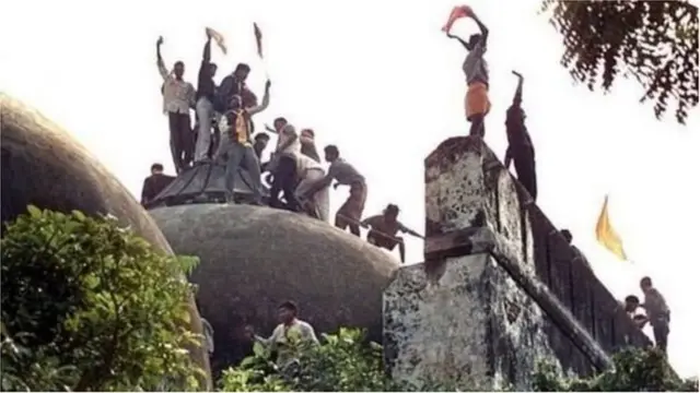 बाबरी मामले में सुप्रीम कोर्ट ने 30 सितंबर तक फ़ैसला सुनाने को कहा