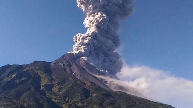 Letusan freatik Gunung Merapi yang terjadi pada Jumat (11/5) pukul 07.32 WIB.