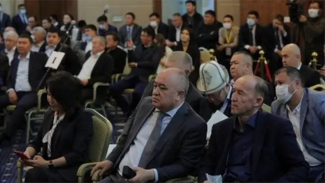 Мөөнөтү бүтүп бараткан алтынчы чакырылыштагы Жогорку Кеңештин легитимдүүлүгү өзүнчө конституциялык талашка айланды.