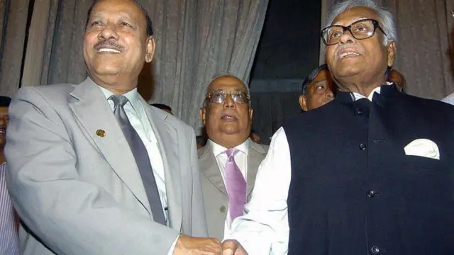 ২০০৬ সালে আওয়ামী লীগ-বিএনপি মহাসচিব পর্যায়ের সংলাপ। যে সংলাপ পরে ব্যর্থ হয়।