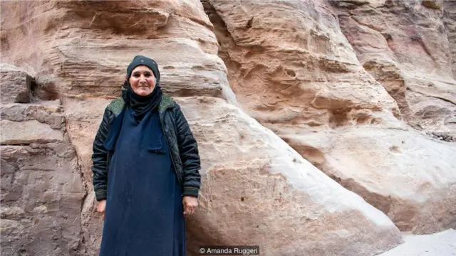 过去几十年，全约旦的贝都因人都像佩特拉（Petra）的这名女子一样，发现自己的生活方式变了。