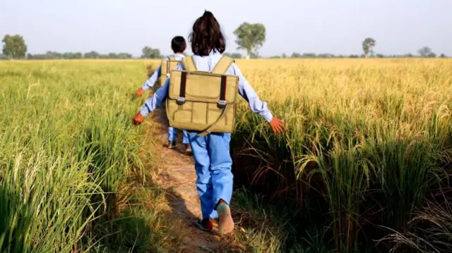 విద్యార్థినులు