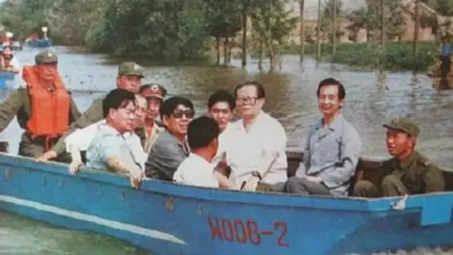 1991年長江洪災時江澤民視察安徽重災區