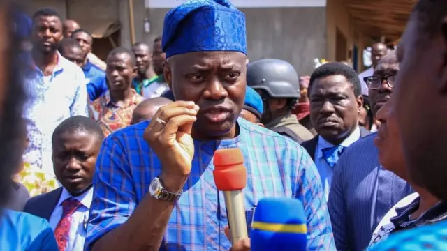 mAKINDE N BA AWọN EEYAN KAN SọRọ