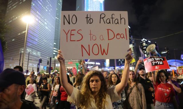 İsrail Başbakan'ın Refah operasyonuna devam edileceği açıklaması, Tel Aviv'de protesto ediliyor