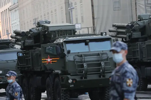 Зенитная система "Панцирь" на Тверской улице в Москве во время парада в 2020 году