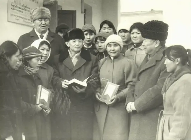 Калемдеши Жалил Садыков менен бирге окурмандар арасында