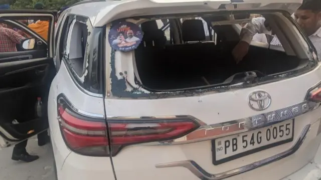 ਅਕਾਲੀ ਆਗੂ ਦੀ ਨੁਕਸਾਨੀ ਹੋਈ ਗੱਡੀ