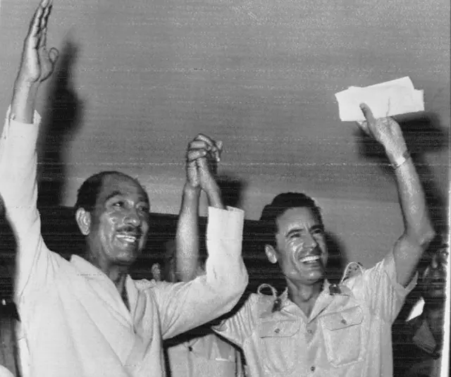 السادات والقذافي