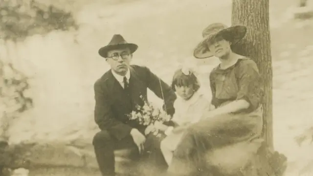 Zekeriya ve Sabiha Sertel, eğitim için gittikleri New York'ta Central Park'ta