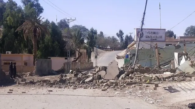 बलुचिस्तान प्रांत में चरमपंथी हमले के बाद का मंजर