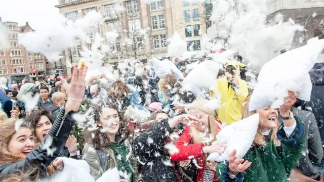 国际枕头大战日