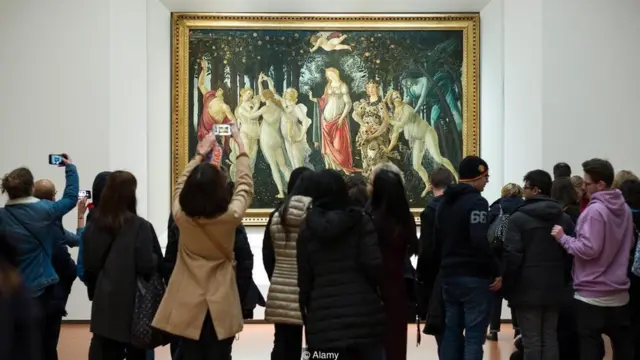 اخیرا مردی که داشت به نقاشی پریماورا، اثر بوتیچلی، نگاه می‌کرد دچار تشنج شد