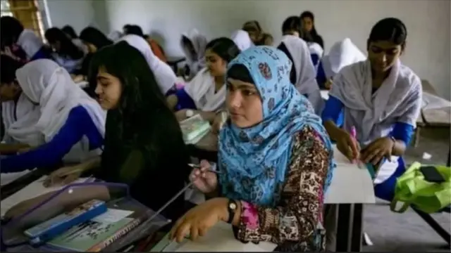 ব্যবসায়ীরা বলছেন, কাগজ সংকটের সমাধান না হলে প্রভাব পড়তে পারে শিক্ষার্থীদের ওপরেও