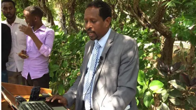 Cabdiraxmaan Cumar Cusmaan wasiirka warfaafinta Soomaaliya