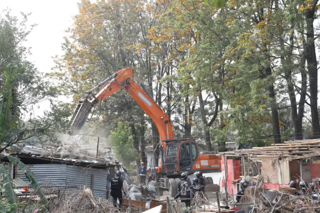 सुकुम्बासी बस्तिमा डोजर